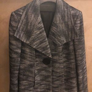 Women’s Suit Jacket w/ button closure